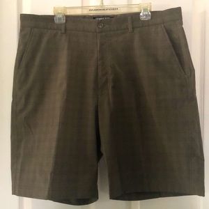 Men’s Shorts Size 38 Sage Green Kirkland Signature Brand Mint Condition